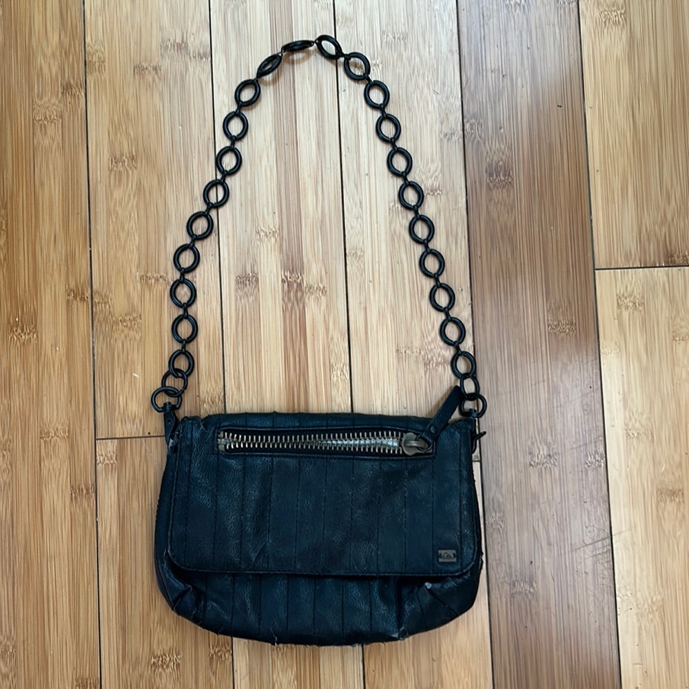 ❤️‍🔥 $5 ❤️‍🔥 or 3 /$12 ❤️‍🔥 Black Chain Strap Bag